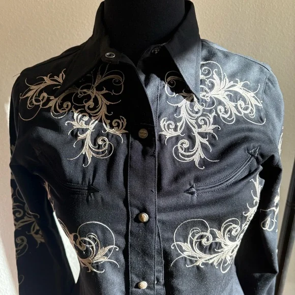 Roper Black Button-Up Shirt with Beige Embroidery🖤 - Picture 3 of 9